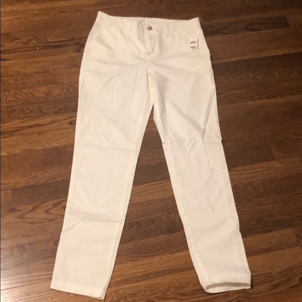 Gap broken in straight white khakis BRAND NEW